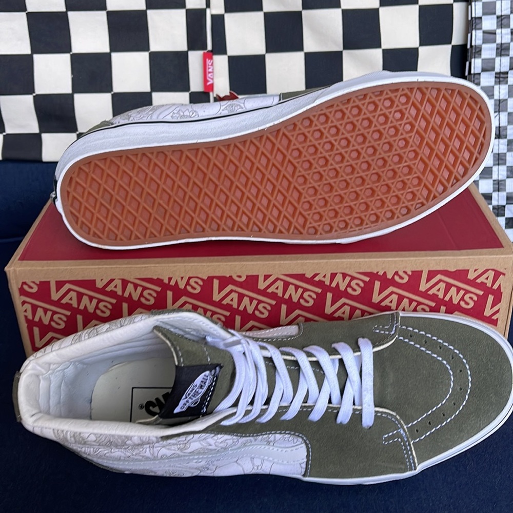 Vans Men’s Sk8-Hi Desert Skulls Grape Leaf/White sneakers - Picture 4 of 16